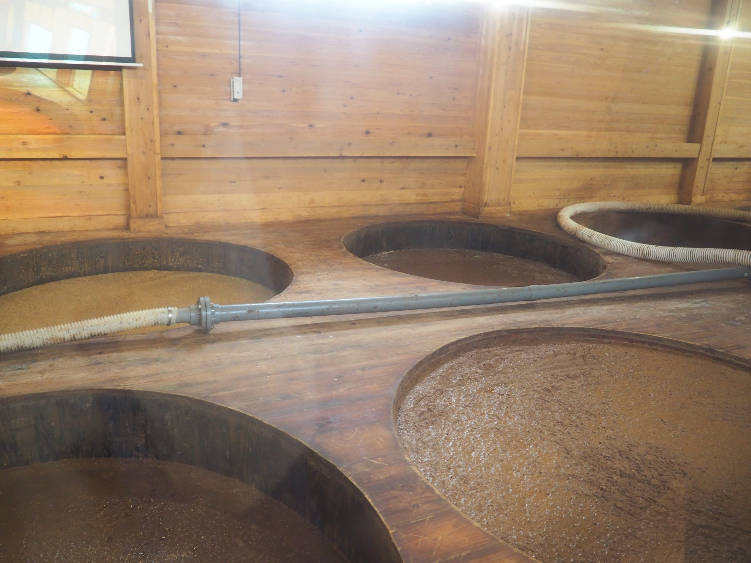 木桶仕込み、天然醸造。醤遊王国本店で触れる、弓削多醤油のこだわりと挑戦