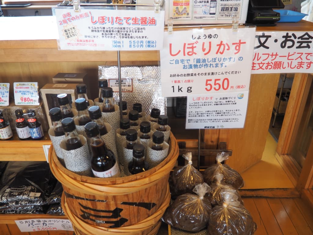 木桶仕込み、天然醸造。醤遊王国本店で触れる、弓削多醤油のこだわりと挑戦