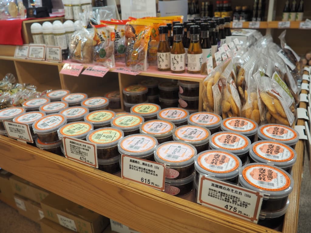 木桶仕込み、天然醸造。醤遊王国本店で触れる、弓削多醤油のこだわりと挑戦