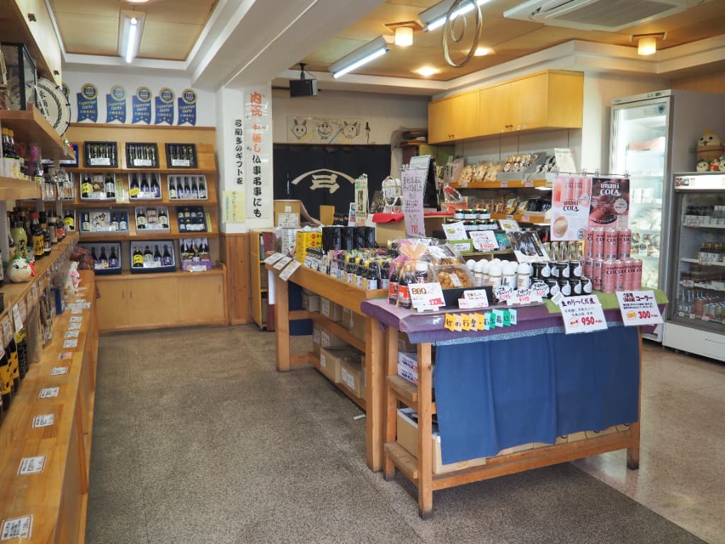 木桶仕込み、天然醸造。醤遊王国本店で触れる、弓削多醤油のこだわりと挑戦