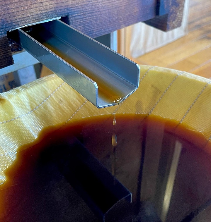 木桶仕込み、天然醸造。醤遊王国本店で触れる、弓削多醤油のこだわりと挑戦