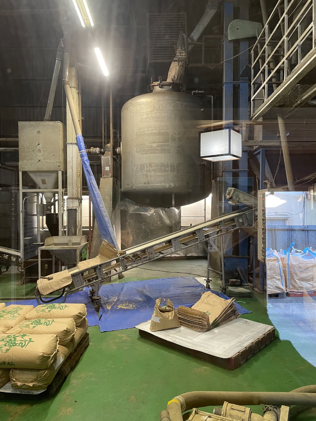 木桶仕込み、天然醸造。醤遊王国本店で触れる、弓削多醤油のこだわりと挑戦