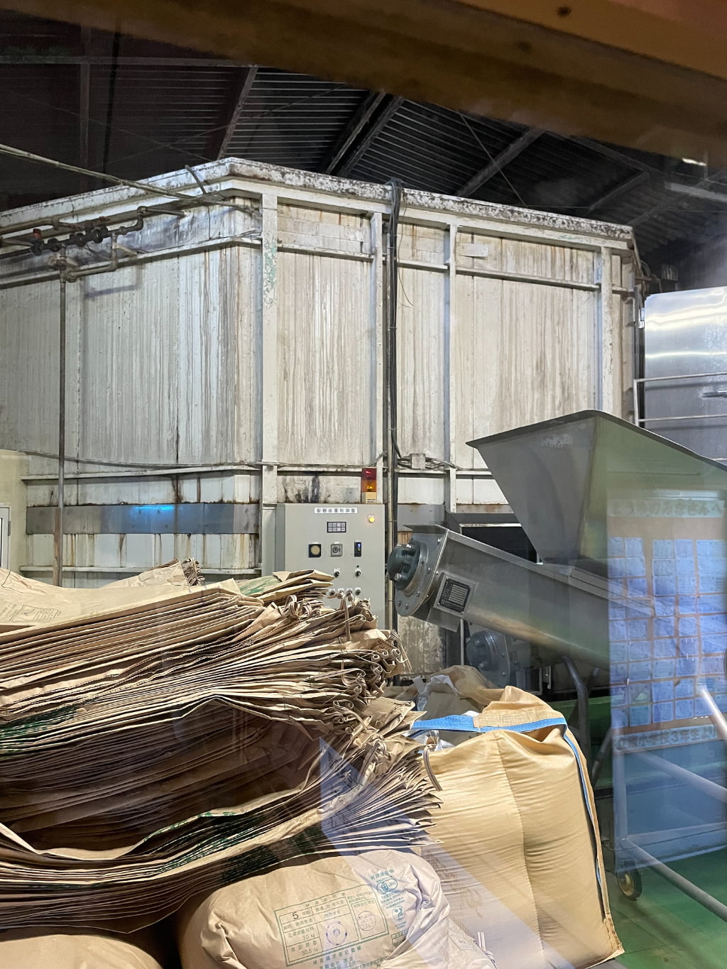 木桶仕込み、天然醸造。醤遊王国本店で触れる、弓削多醤油のこだわりと挑戦